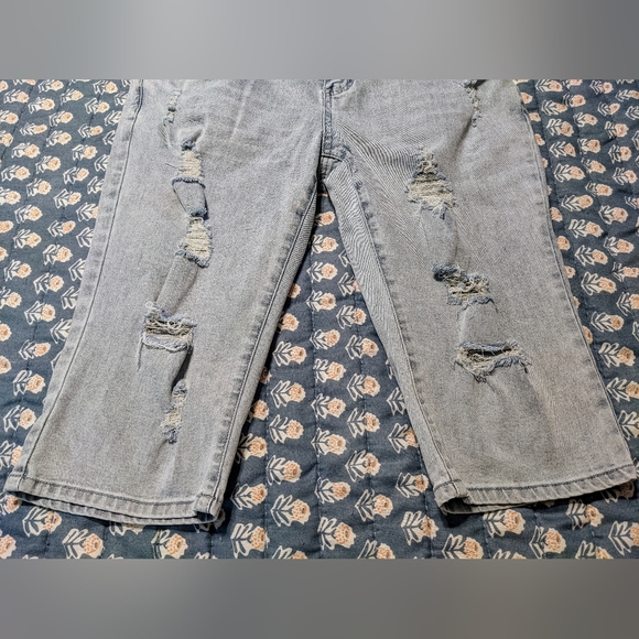 Hybrid & Company Super Comfy Stretch Denim Knee Length Capris/Bermuda Shorts 16 - Picture 2 of 12